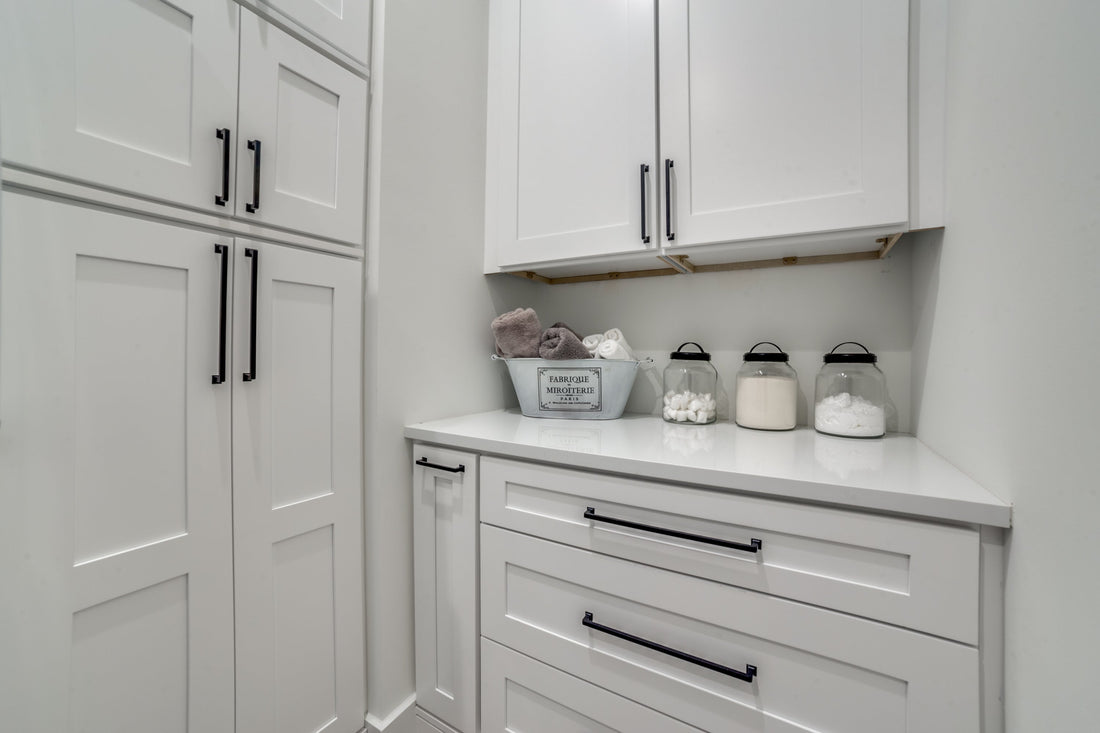 How to Decide on the Right Cabinet Knob or Handle for Your Kitchen